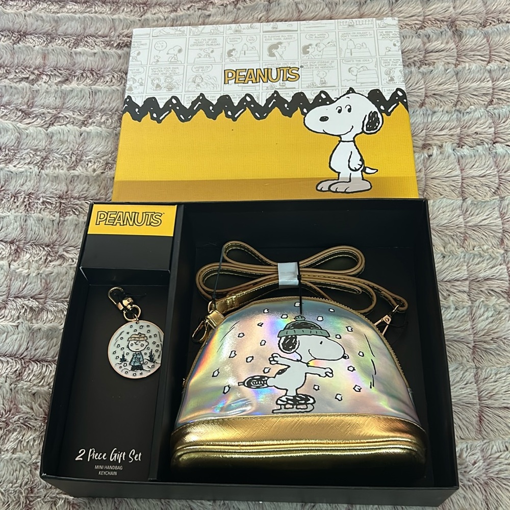 Peanuts 2 Piece Gift Set Crossbody Mini bag and key chain